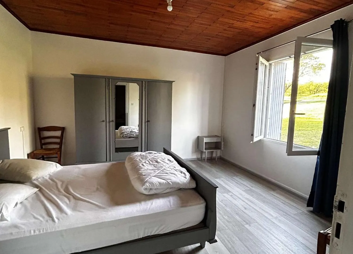 maison 10 personnes à la campagne dans une ferme fruitière uniquement à la semaine Montbarla Casa de Férias